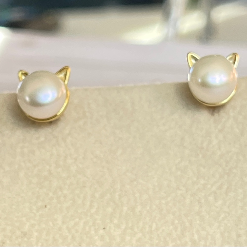 Gold Plated Over 935S Silver 7-8mm Natural Pearl Stud Earrings Cat Shaped - Picture 6 of 6